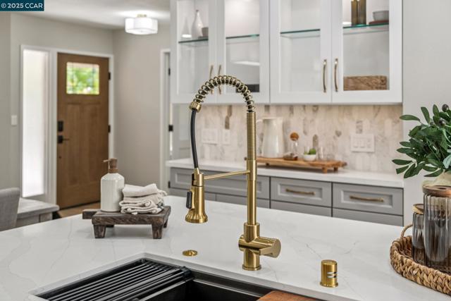 1736 Golden Rain Rd, Walnut Creek CA: https://media.crmls.org/mediaz/4bae2e4b-1bae-4b66-bfe2-5529589345ce.jpg