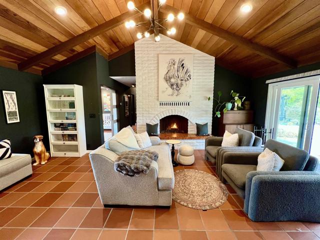 2073 Elevado Rd, Vista CA: https://media.crmls.org/mediaz/4baeb294-7c61-4afe-863a-f5d378269bd6.jpg