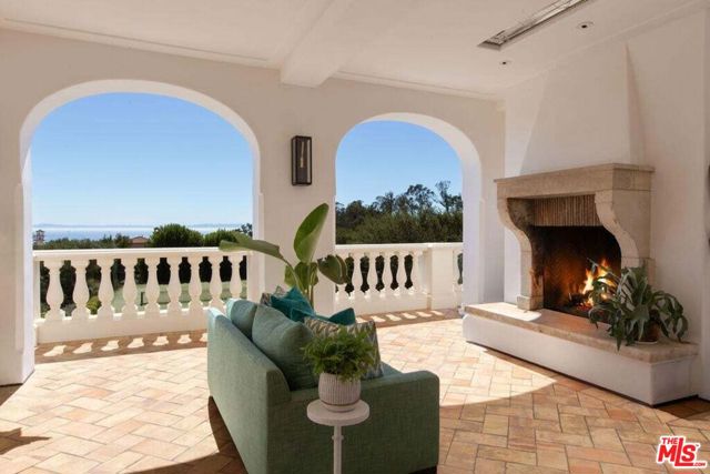 1475 E Mountain Drive, Santa Barbara CA: https://media.crmls.org/mediaz/4baecd8d-144f-40b1-a52c-a42d28c3cbc6.jpg