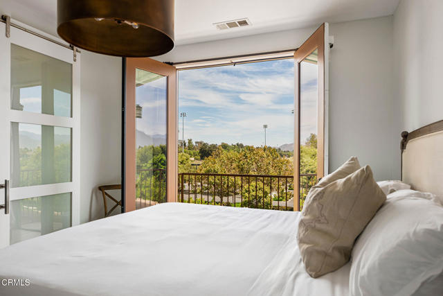 167 Westpark Court, Camarillo CA: https://media.crmls.org/mediaz/4baef93b-ae2d-4c3a-8148-6584c2060cde.jpg