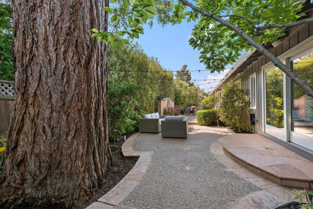 60 Vasilakos Way, Menlo Park CA: https://media.crmls.org/mediaz/4baf4360-ce6a-41f8-b22a-e51b1eb54dda.jpg