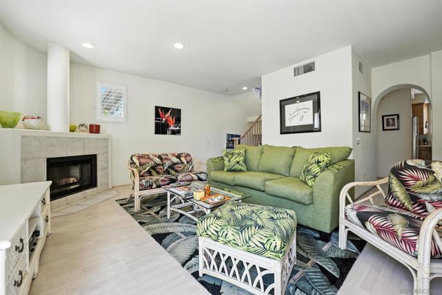 3701 Riviera Dr, San Diego CA: https://media.crmls.org/mediaz/4baf828a-620f-4299-a8d6-c0105c382fb6.jpg