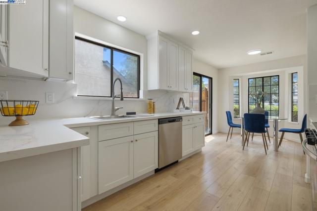 1023 Snowgoose Ln, Manteca CA: https://media.crmls.org/mediaz/4baf9988-e0ea-47ef-9274-36e22bb1d2ec.jpg