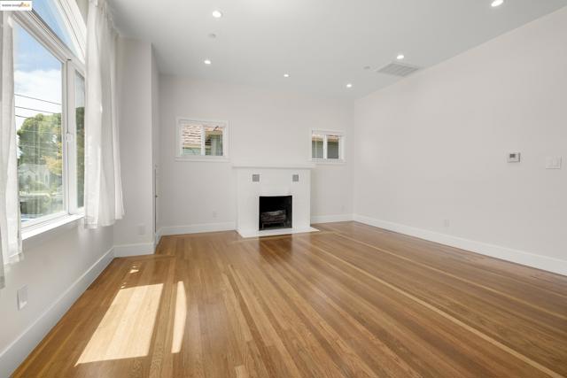 1437 Portland Ave, Albany CA: https://media.crmls.org/mediaz/4bb06e59-a873-4a6f-abd7-fa65d52ba9b1.jpg