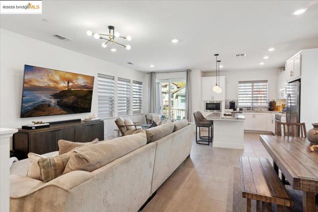 2712 Via Vicenza, San Ramon CA: https://media.crmls.org/mediaz/4bb06fe3-e301-4151-ad49-b6c970a98e3f.jpg