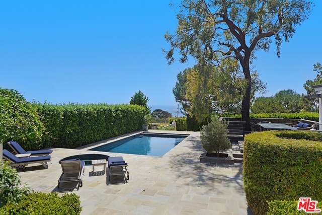 7238 Birdview Avenue, Malibu CA: https://media.crmls.org/mediaz/4bb0b00d-21ba-4c03-bc5a-eb59931bd5de.jpg