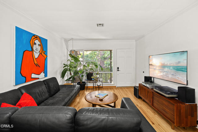 10316 Newhome Avenue, Sunland CA: https://media.crmls.org/mediaz/4bb0bd84-d988-4fa2-bf1f-acd65bb50e61.jpg