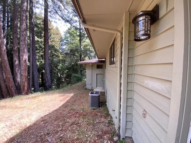300 Winona Way, Aptos CA: https://media.crmls.org/mediaz/4bb19e4d-6a0e-4563-8038-c658031bb628.jpg