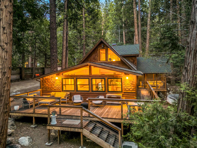 26299 Tahquitz Drive, Idyllwild CA: https://media.crmls.org/mediaz/4bb1b3eb-acec-4723-8c81-e93faeb02103.jpg