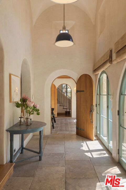 350 N Cliffwood Avenue, Los Angeles CA: https://media.crmls.org/mediaz/4bb1d937-42a4-4892-bb31-2b8d87a85f71.jpg