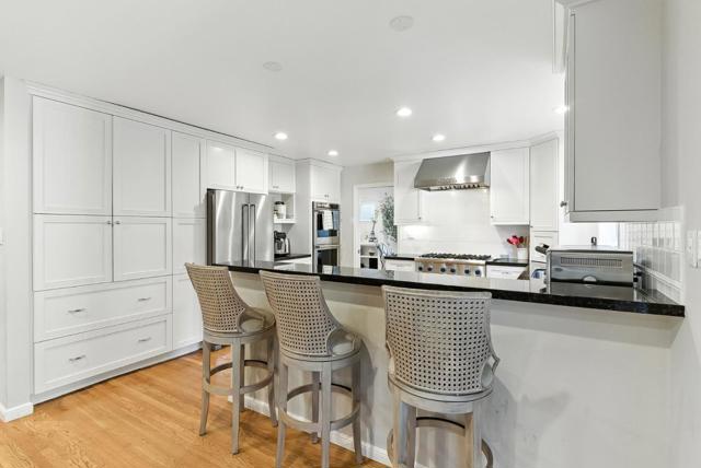 1427 Paloma Avenue, Burlingame CA: https://media.crmls.org/mediaz/4bb29e38-276c-4584-bdf7-8b509c056797.jpg