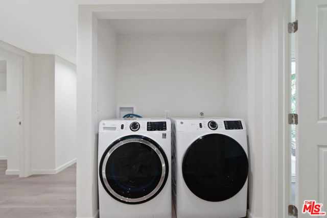 19 Rippling, Irvine CA: https://media.crmls.org/mediaz/4bb2b698-375a-4140-9395-1fa7f5398afd.jpg