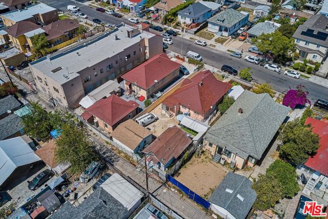 956 E 24th Street, Los Angeles CA: https://media.crmls.org/mediaz/4bb2fcf2-4f4b-47f8-8f27-ad016581a863.jpg