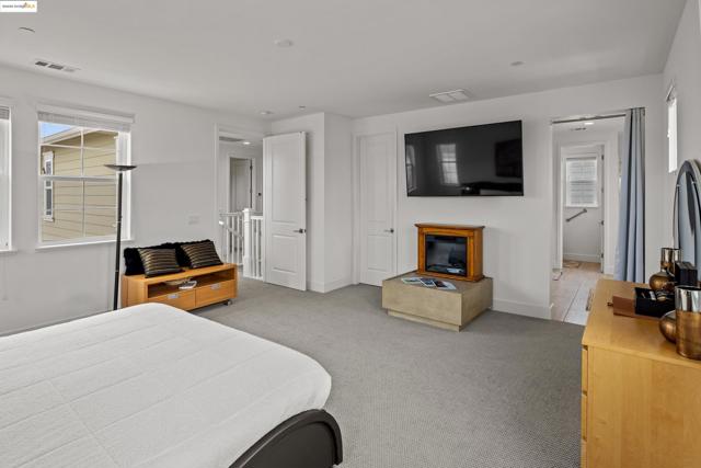 2810 Telegraph Blvd, Marina CA: https://media.crmls.org/mediaz/4bb30eb1-3019-4590-9cf4-ae8c4527c86f.jpg