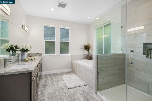 208 Valley View Pl, El Sobrante CA: https://media.crmls.org/mediaz/4bb3462b-5bc2-42ab-a6d3-dc2d4e866aec.jpg