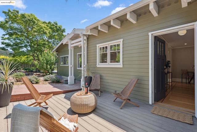 2181 Andrews St, Oakland CA: https://media.crmls.org/mediaz/4bb3dc6c-cd37-4116-b2af-b8943f691726.jpg