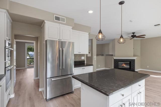 6013 Oakgate Row, La Jolla CA: https://media.crmls.org/mediaz/4bb41291-900f-46cb-9d78-529c17d5344f.jpg