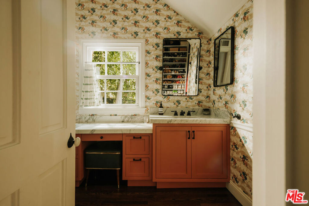 https://media.crmls.org/mediaz/4bb4add0-3ef4-499d-8c3b-449cb213efbc.jpg?preset=X-Large
