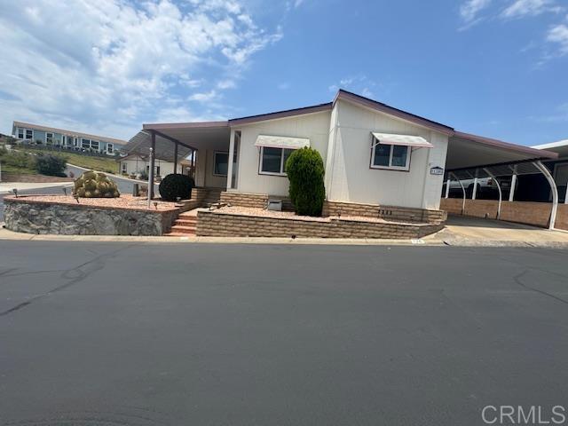 909 Richland, San Marcos CA: https://media.crmls.org/mediaz/4bb57775-05f9-4be1-8f83-9e9a408391c7.jpg
