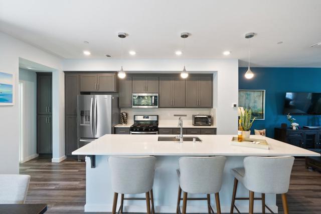 320 Circuit Way, Mountain View CA: https://media.crmls.org/mediaz/4bb57a9a-0df9-49d6-b75d-9ff370899ca7.jpg