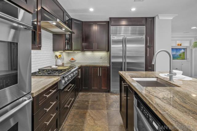 12516 Rougemont Pl, San Diego CA: https://media.crmls.org/mediaz/4bb59fad-774b-4e2a-93b9-6b5598274265.jpg