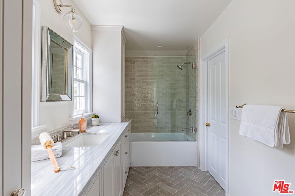 MLS #25528909 img 13