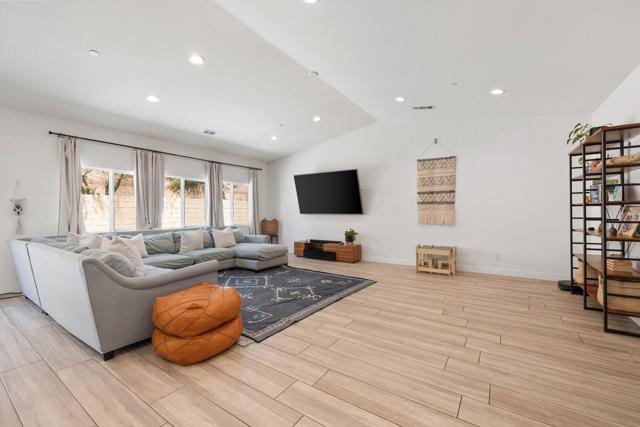 42939 Cowboy Court, Indio CA: https://media.crmls.org/mediaz/4bb5f5f9-4dd9-45e6-b06d-5fe7c3e49c3f.jpg