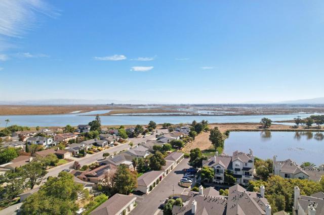 2508 Hastings Shore Lane, Redwood City CA: https://media.crmls.org/mediaz/4bb6daab-9660-4982-a85d-2b683993e41c.jpg