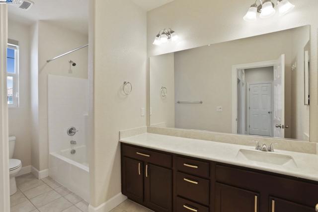 1503 S Oliveira Dr, Mountain House CA: https://media.crmls.org/mediaz/4bb73f07-ec53-42f9-b79c-1994b9ef6947.jpg