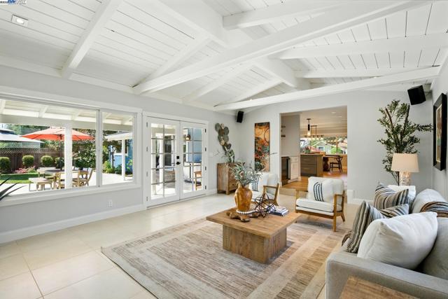 9658 Broadmoor Dr, San Ramon CA: https://media.crmls.org/mediaz/4bb76350-2c11-48fd-8a50-8d840836b42e.jpg