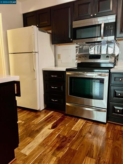 Image 13 of 25 For 555 Pierce St  1432