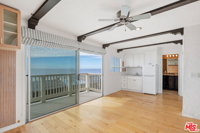 11942 Whitewater Lane, Malibu CA: https://media.crmls.org/mediaz/4bb7ffce-01d9-4c9e-a0d5-f71540a0a30b.jpg