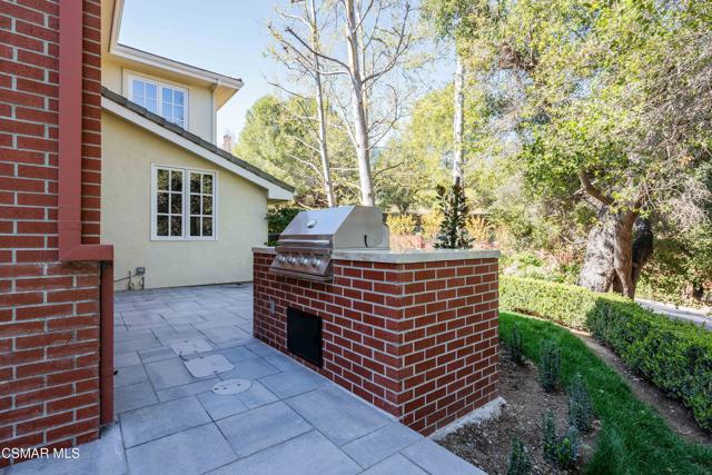 2306 Heatherbank Court, Thousand Oaks CA: https://media.crmls.org/mediaz/4bb827cd-67ce-4ca1-b83b-990f6263d8db.jpg