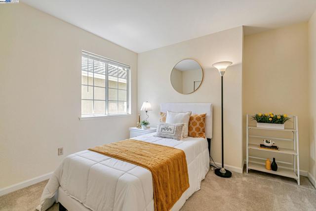 Image 34 of 58 For 42210 Live Oak Cir