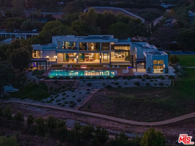 27715 Pacific Coast Highway, Malibu CA: https://media.crmls.org/mediaz/4bb86d97-afac-4591-bdf6-1e7e80dda33e.jpg