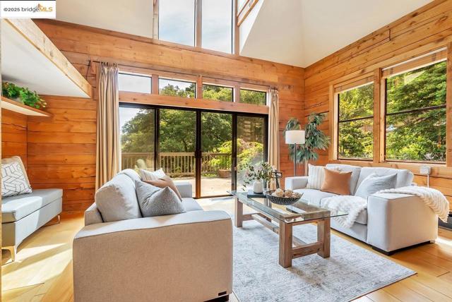 5950 Grizzly Peak Blvd, Oakland CA: https://media.crmls.org/mediaz/4bb8c4e6-d37f-47f6-8f57-702296bfbb53.jpg