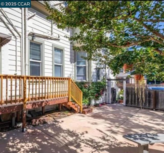 3229 Elm, Oakland CA: https://media.crmls.org/mediaz/4bb8e27e-faa2-47b5-8092-d413ce0c4b91.jpg