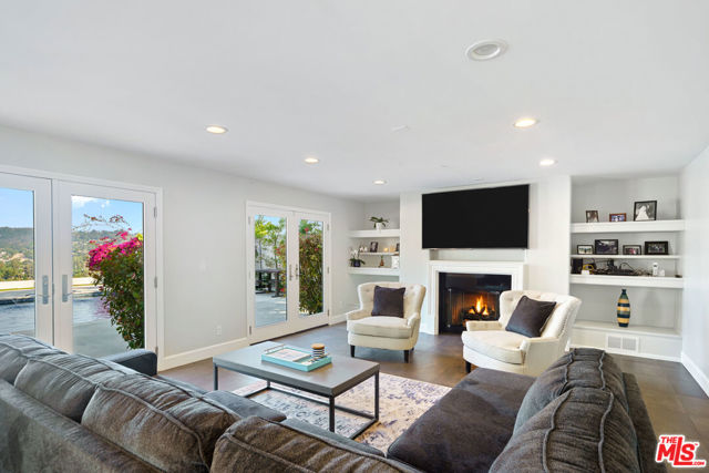 5118 Cerrillos Drive, Woodland Hills CA: https://media.crmls.org/mediaz/4bb95eae-7419-445e-8686-f3659ed53798.jpg