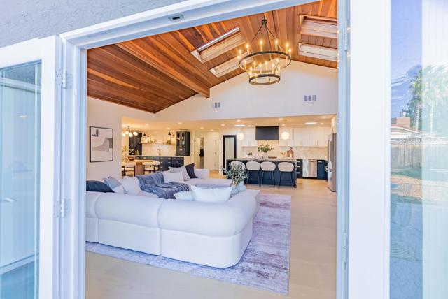 2083 Louise Lane, Los Altos CA: https://media.crmls.org/mediaz/4bb9b4b1-0045-410c-84cb-69ed7e20f4ec.jpg