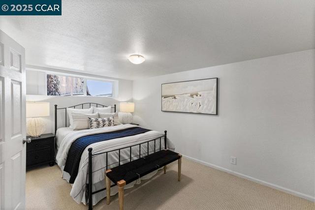 5 Kayser Ct, Walnut Creek CA: https://media.crmls.org/mediaz/4bba2c24-5901-40eb-81aa-f929fb2480f1.jpg