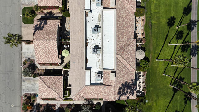 39432 Narcissus Way, Palm Desert CA: https://media.crmls.org/mediaz/4bba3676-0c2a-4deb-a5b2-e217b9696eec.jpg