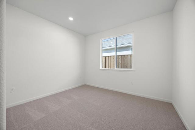 1911 Hydrangea Dr, Hollister CA: https://media.crmls.org/mediaz/4bba4784-fb80-4e62-bde0-b895ed5e44af.jpg
