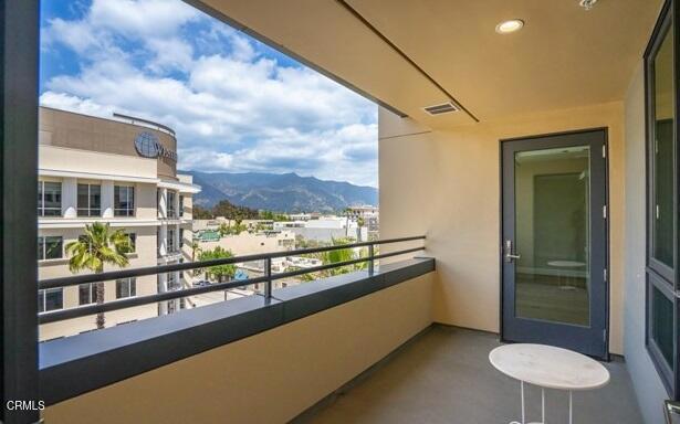 Detail Gallery Image 5 of 5 For 39 S Los Robles Ave #4009,  Pasadena,  CA 91101 - 2 Beds | 2 Baths
