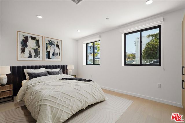 3977 Beverly Boulevard, Los Angeles CA: https://media.crmls.org/mediaz/4bbb33be-3e50-4bc2-a1a4-b3c4525099af.jpg