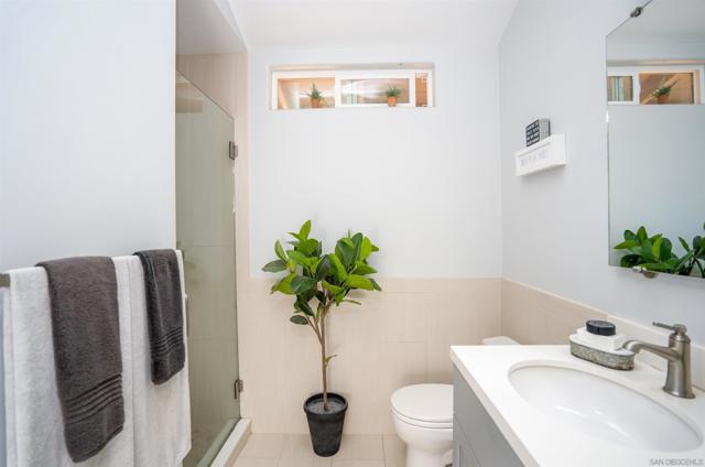 13349 Portofino Dr, Del Mar CA: https://media.crmls.org/mediaz/4bbb35f0-4e39-42cb-985a-8f1f3357297e.jpg