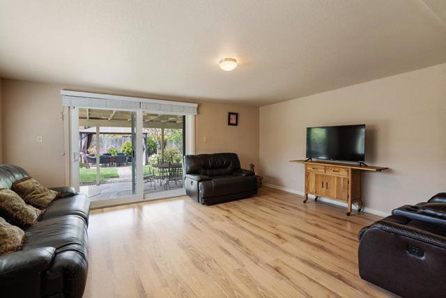 1052 San Simeon Drive, Salinas CA: https://media.crmls.org/mediaz/4bbb57f8-df26-4d6f-998e-1c375fabc512.jpg
