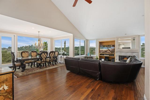 1566 Plantation Way, El Cajon CA: https://media.crmls.org/mediaz/4bbb6fc5-e323-4c97-9ae4-b5f664c39f3a.jpg