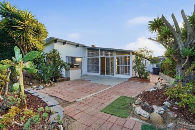 4985 Pacifica, San Diego CA: https://media.crmls.org/mediaz/4bbcf06a-0773-4375-bb31-f952652454d2.jpg