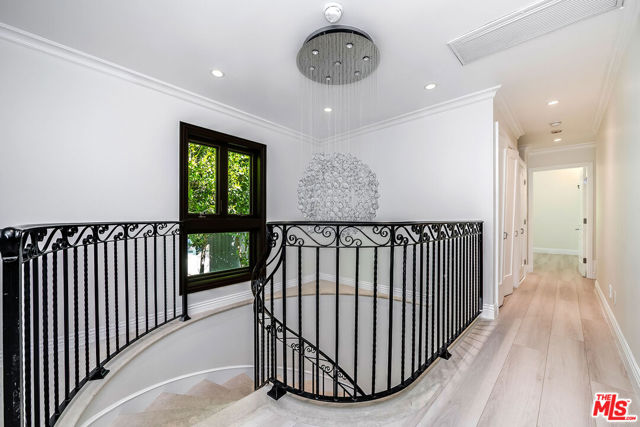 1600 Benedict Canyon Drive, Beverly Hills CA: https://media.crmls.org/mediaz/4bbd424a-a5fb-48df-a86b-c4bedae2a456.jpg