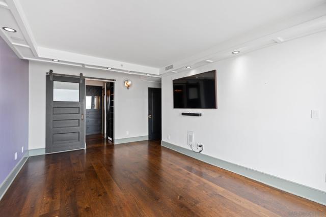 1710 Avenida Del Mundo, Coronado CA: https://media.crmls.org/mediaz/4bbd62ed-6581-4347-9a75-543ac69057d3.jpg